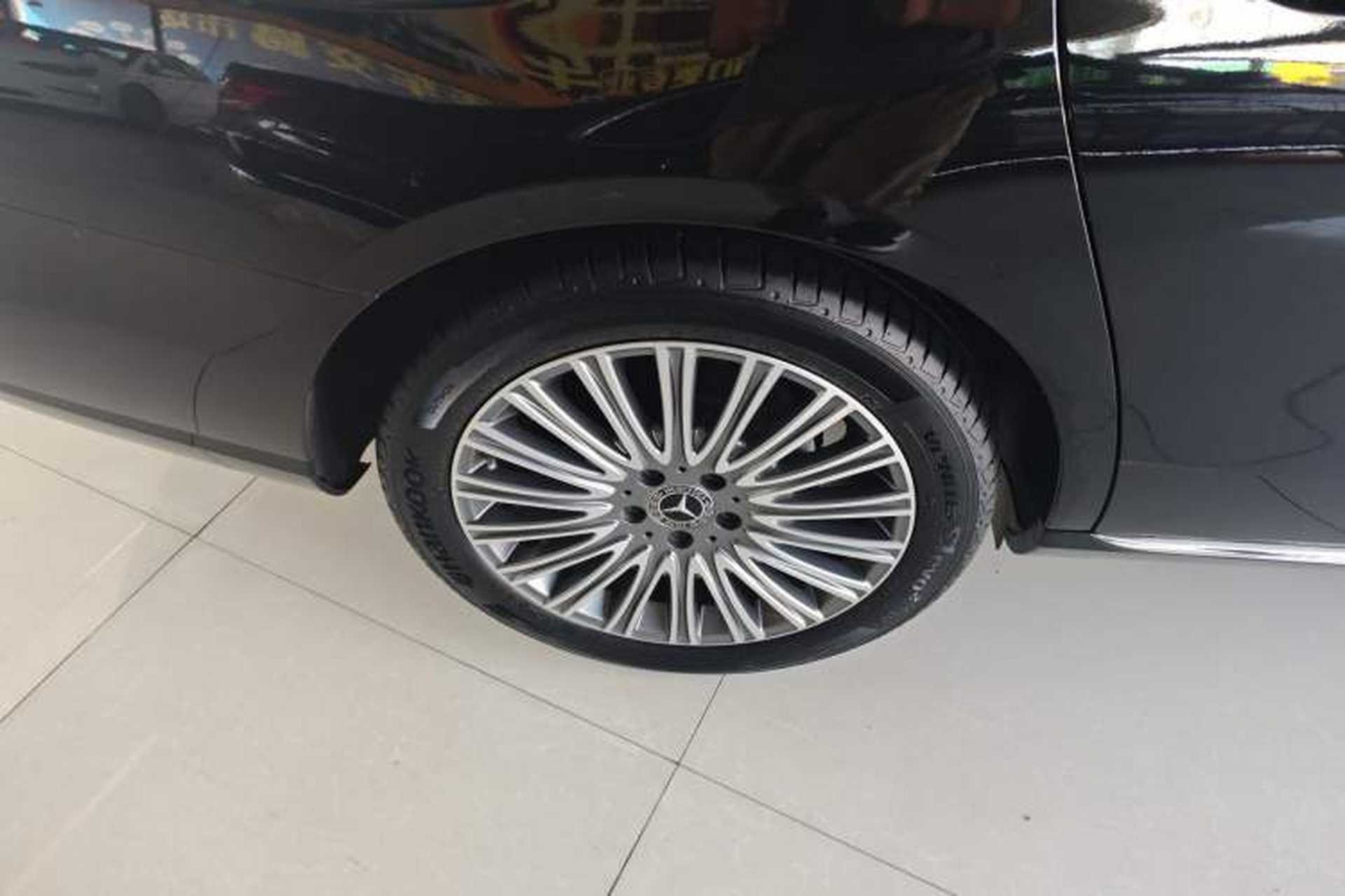 Used Mercedes-Benz E-Class 2023 Updated E 300 L Luxury Edition Right Rear Wheel Hub