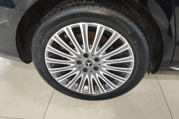 Used Mercedes-Benz E-Class 2023 E 300 L Stylish Model Right Rear Wheel Hub
