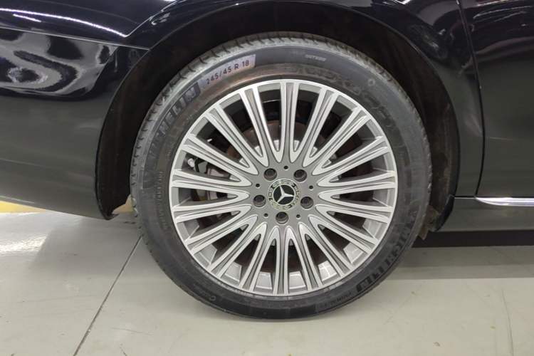 Used Mercedes-Benz E-Class 2023 E 300 L Luxury Model Right Rear Wheel Hub