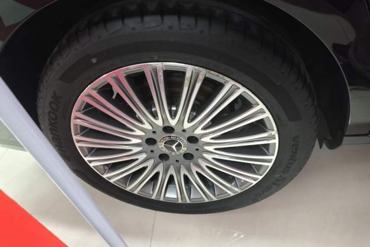 Used Mercedes-Benz E-Class 2023 Updated E 300 L Luxury Edition Right Rear Wheel Hub