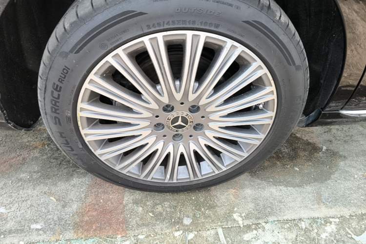 Used Mercedes-Benz E-Class 2023 Updated E 300 L Fashion Edition Right Rear Wheel Hub
