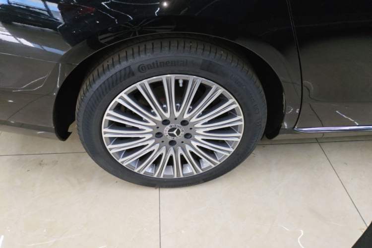 Used Mercedes-Benz E-Class 2023 E 300 L Luxury Model Right Rear Wheel Hub