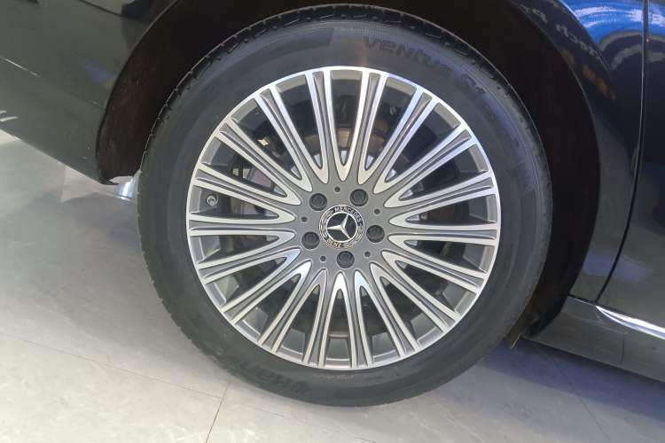 Used Mercedes-Benz E-Class 2023 Updated E 300 L Fashion Edition Right Rear Wheel Hub