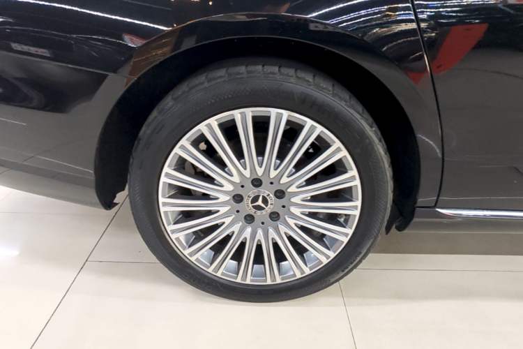 Used Mercedes-Benz E-Class 2023 Updated E 300 L Fashion Edition Right Rear Wheel Hub