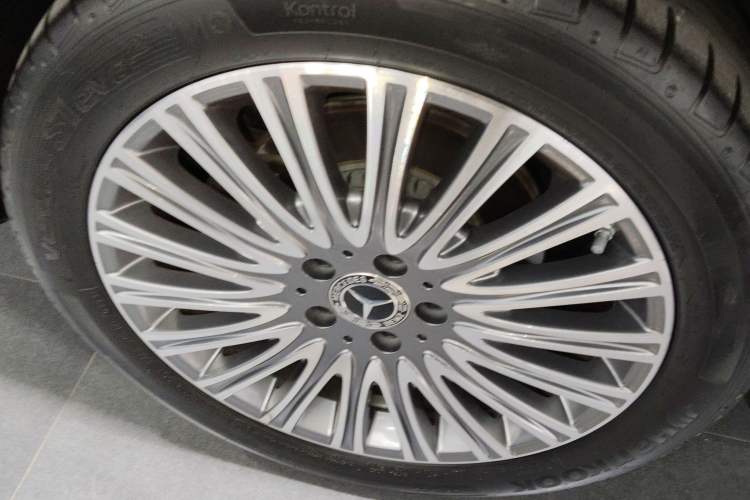 Used Mercedes-Benz E-Class 2023 E 300 L Luxury Model Right Rear Wheel Hub