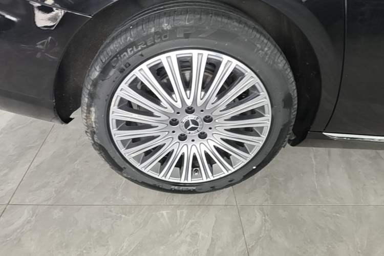 Used Mercedes-Benz E-Class 2023 Updated E 300 L Fashion Edition Right Rear Wheel Hub