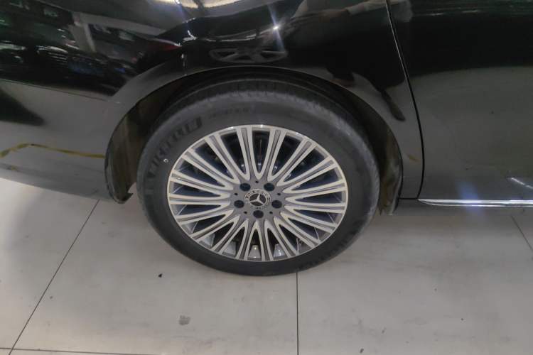 Used Mercedes-Benz E-Class 2023 Updated E 300 L Fashion Edition Right Rear Wheel Hub