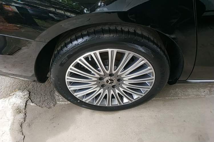 Used Mercedes-Benz E-Class 2023 E 300 L Luxury Model Right Rear Wheel Hub
