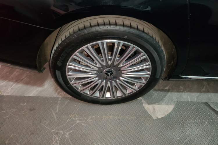 Used Mercedes-Benz E-Class 2023 E 300 L Stylish Model Right Rear Wheel Hub