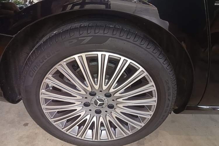 Used Mercedes-Benz E-Class 2023 Revised E 300 L Prestige Edition Right Rear Wheel Hub