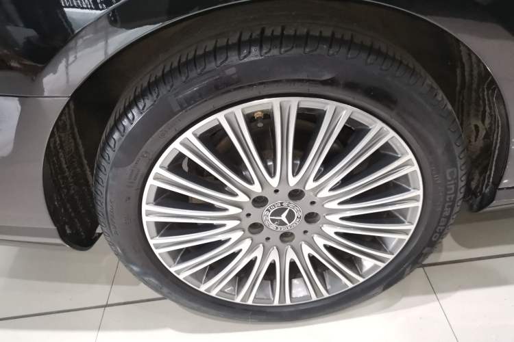 Used Mercedes-Benz E-Class 2023 E 300 L Luxury Model Right Rear Wheel Hub