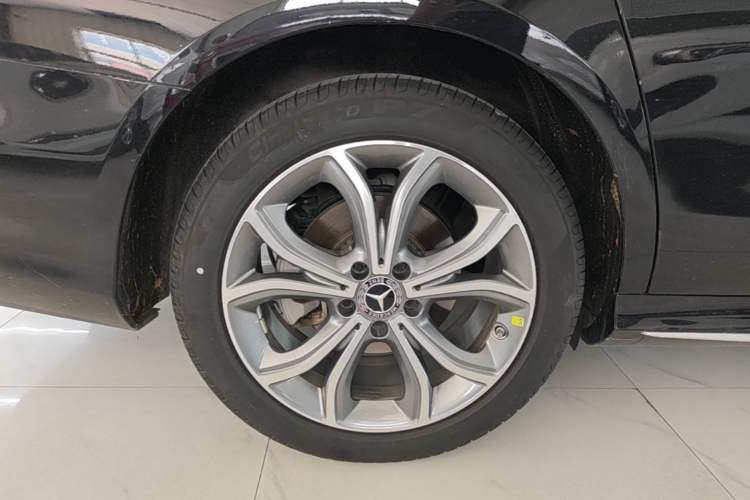 Used Mercedes-Benz E-Class 2023 Restyled E 300 L Sporty and Stylish Edition Right Rear Wheel Hub