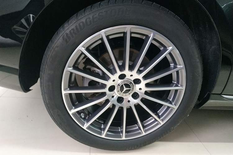 Used Mercedes-Benz E-Class 2023 E 260 L Right Rear Wheel Hub