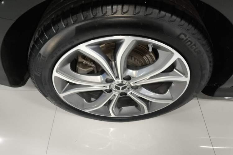 Used Mercedes-Benz E-Class 2023 E 300 L Sport Luxury Edition Right Rear Wheel Hub