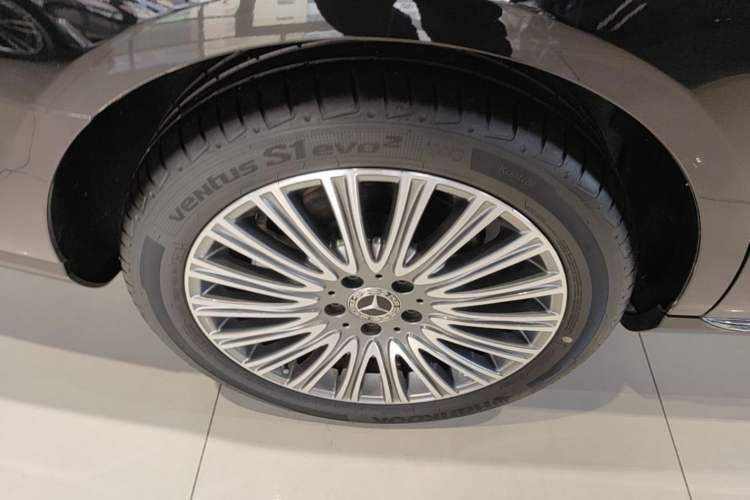 Used Mercedes-Benz E-Class 2023 Updated E 300 L Fashion Edition Right Rear Wheel Hub