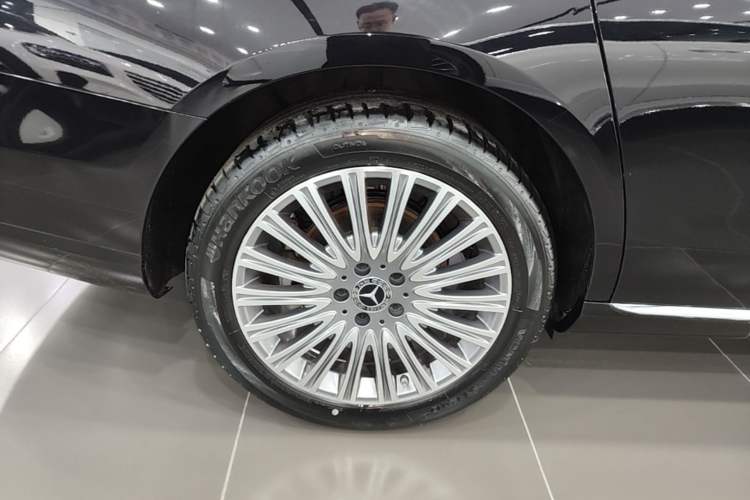 Used Mercedes-Benz E-Class 2023 Updated E 300 L Fashion Edition Right Rear Wheel Hub