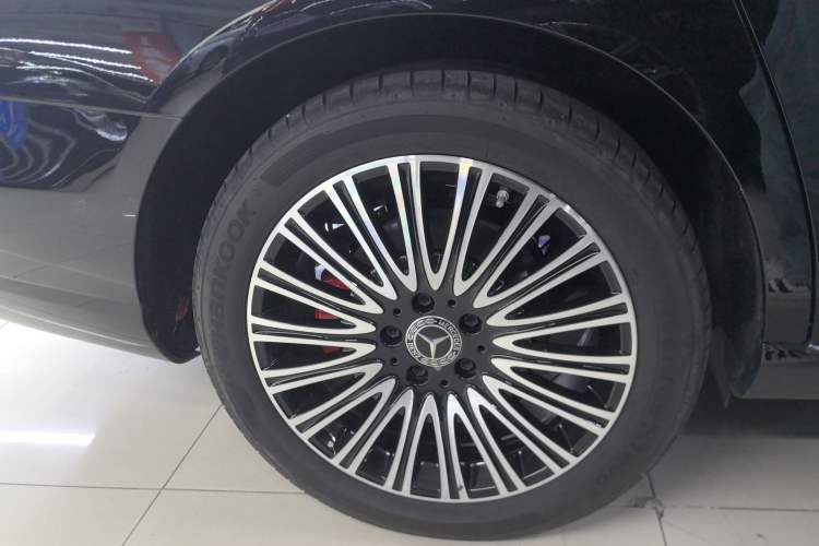 Used Mercedes-Benz E-Class 2023 Updated E 300 L Luxury Edition Right Rear Wheel Hub