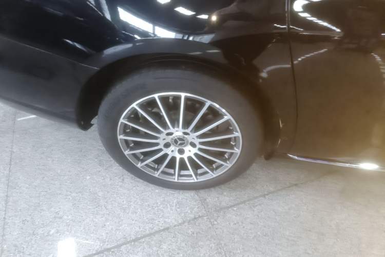 Used Mercedes-Benz E-Class 2023 E 260 L Right Rear Wheel Hub