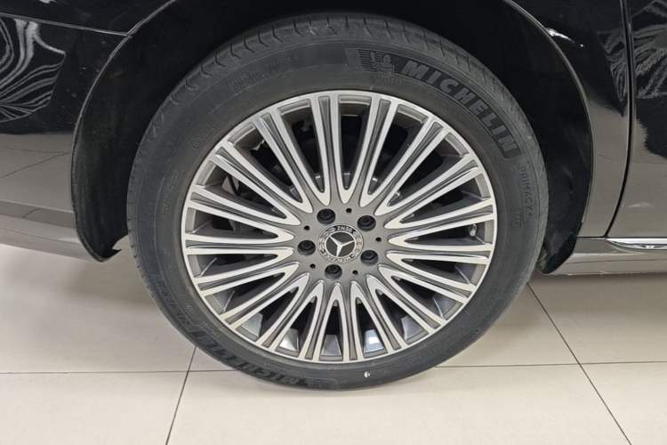 Used Mercedes-Benz E-Class 2023 Updated E 300 L Fashion Edition Right Rear Wheel Hub