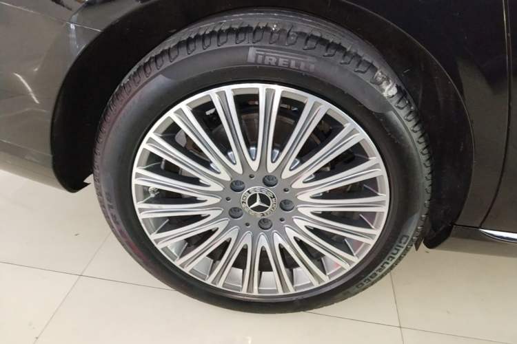 Used Mercedes-Benz E-Class 2023 E 300 L Stylish Model Right Rear Wheel Hub