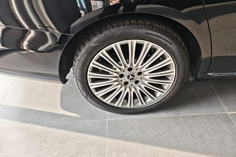 Used Mercedes-Benz E-Class 2023 E 300 L Luxury Model Right Rear Wheel Hub