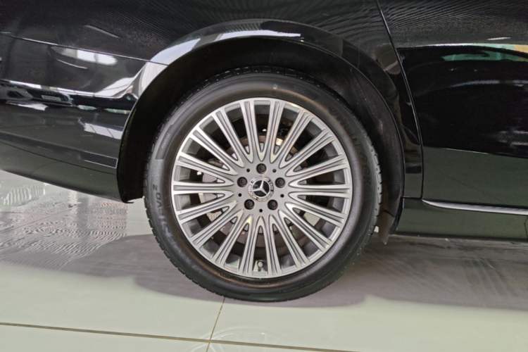 Used Mercedes-Benz E-Class 2023 Updated E 300 L Fashion Edition Right Rear Wheel Hub