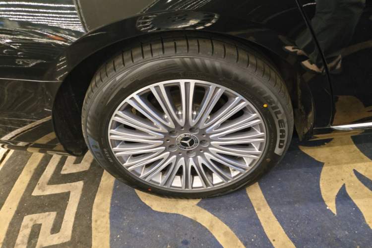 Used Mercedes-Benz E-Class 2023 E 300 L Luxury Model Right Rear Wheel Hub