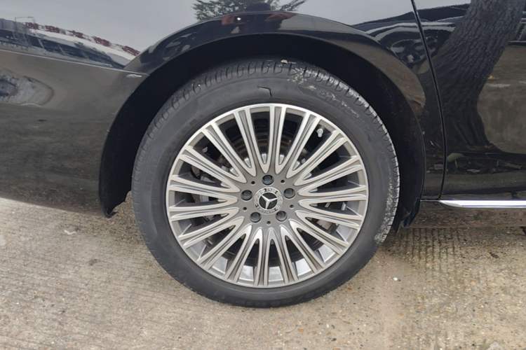 Used Mercedes-Benz E-Class 2023 Updated E 300 L Fashion Edition Right Rear Wheel Hub
