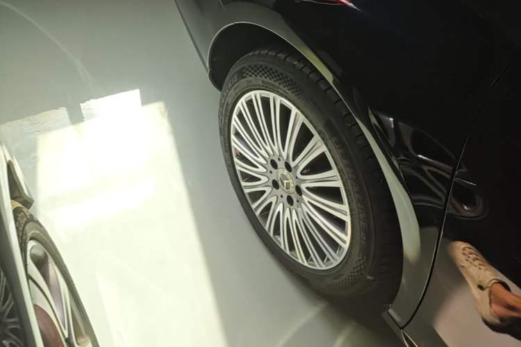Used Mercedes-Benz E-Class 2023 Updated E 300 L Luxury Edition Right Rear Wheel Hub