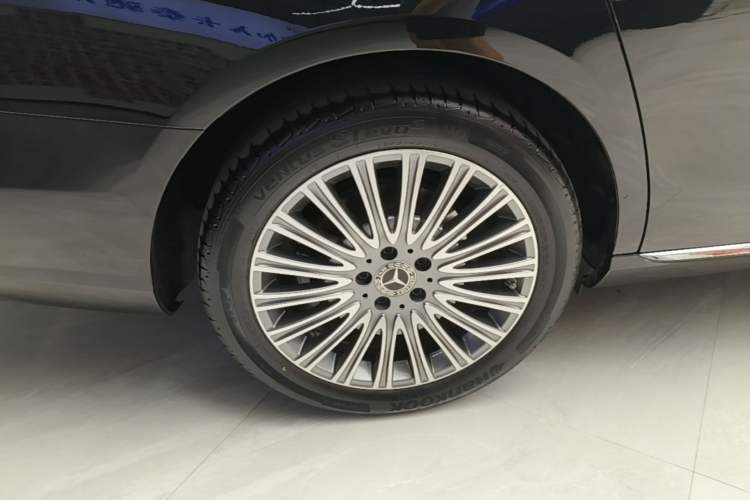 Used Mercedes-Benz E-Class 2023 Updated E 300 L Fashion Edition Right Rear Wheel Hub