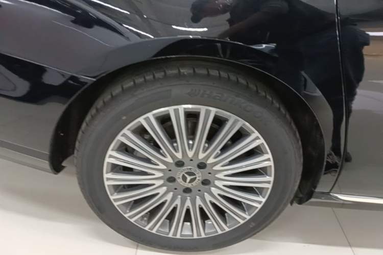Used Mercedes-Benz E-Class 2023 E 300 L Luxury Model Right Rear Wheel Hub