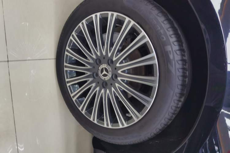 Used Mercedes-Benz E-Class 2023 Restyled E 300 L Sport Luxury Edition Right Rear Wheel Hub