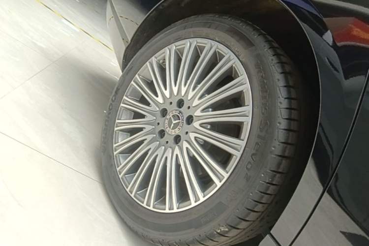 Used Mercedes-Benz E-Class 2023 Updated E 300 L Fashion Edition Right Rear Wheel Hub