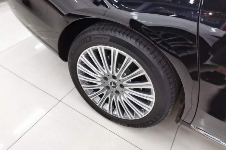 Used Mercedes-Benz E-Class 2023 E 300 L Luxury Model Right Rear Wheel Hub