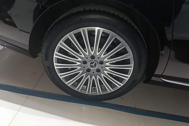 Used Mercedes-Benz E-Class 2023 Updated E 300 L Luxury Edition Right Rear Wheel Hub