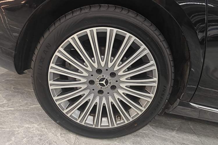 Used Mercedes-Benz E-Class 2023 E 300 L Luxury Model Right Rear Wheel Hub