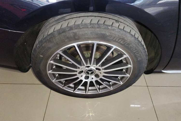 Used Mercedes-Benz E-Class 2023 E 260 L Right Rear Wheel Hub