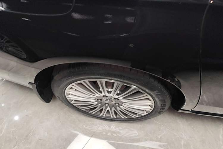 Used Mercedes-Benz E-Class 2023 E 300 L Luxury Model Right Rear Wheel Hub