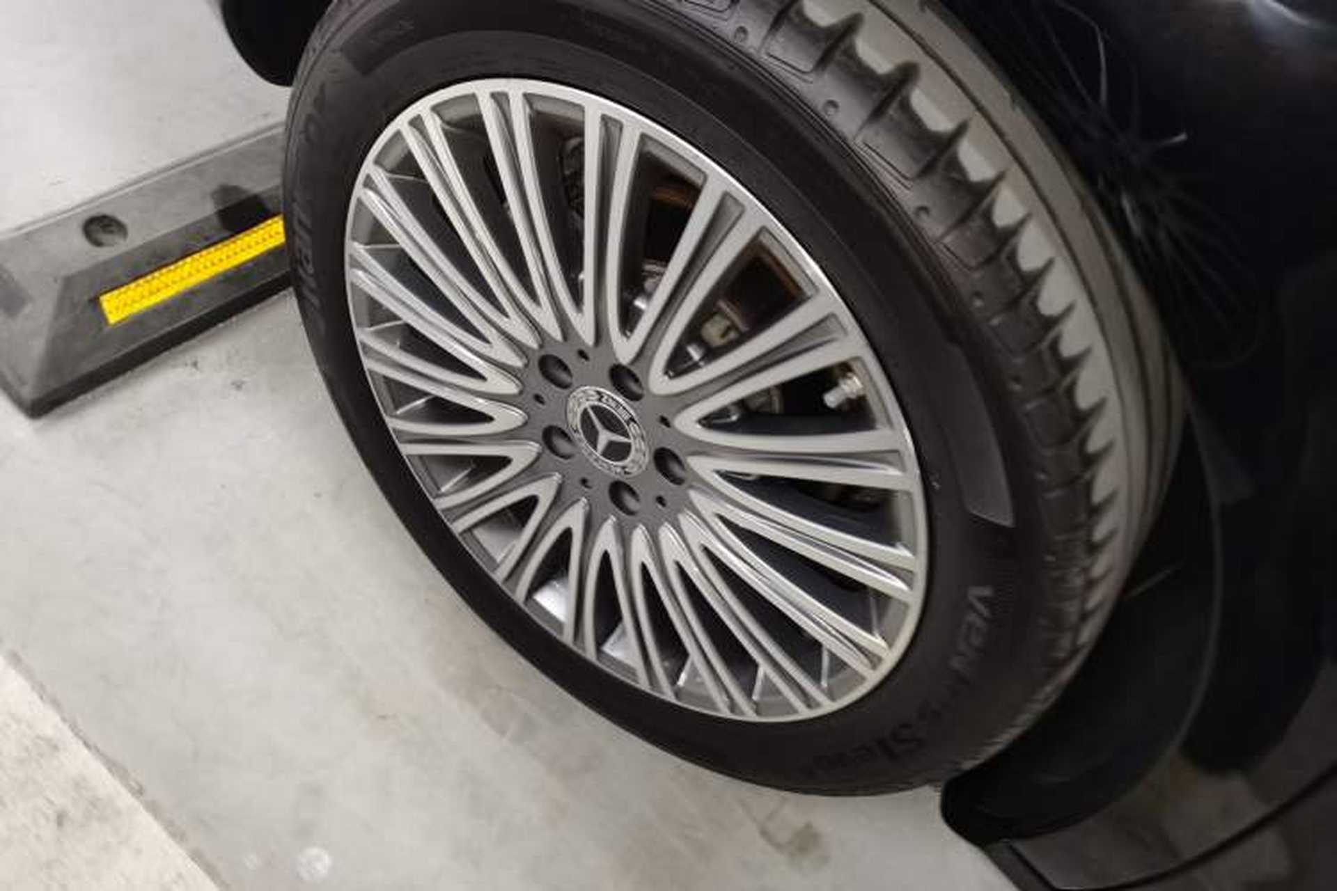 Used Mercedes-Benz E-Class 2023 Updated E 300 L Luxury Edition Right Rear Wheel Hub