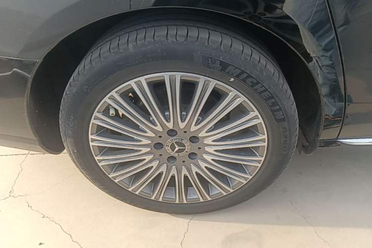 Used Mercedes-Benz E-Class 2023 E 300 L Stylish Model Right Rear Wheel Hub