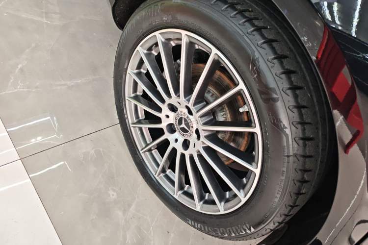Used Mercedes-Benz E-Class 2023 E 260 L Right Rear Wheel Hub