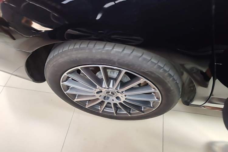 Used Mercedes-Benz E-Class 2023 E 260 L 4MATIC Right Rear Wheel Hub