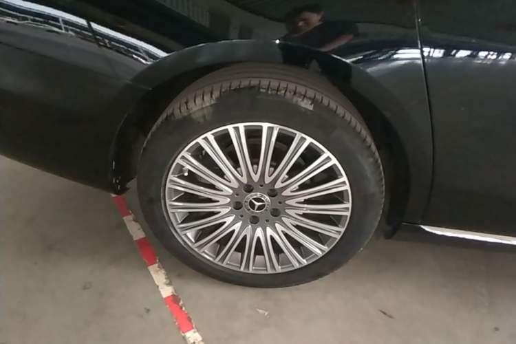 Used Mercedes-Benz E-Class 2023 Updated E 300 L Luxury Edition Right Rear Wheel Hub