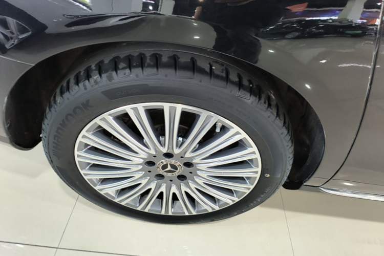 Used Mercedes-Benz E-Class 2023 Updated E 300 L Luxury Edition Right Rear Wheel Hub