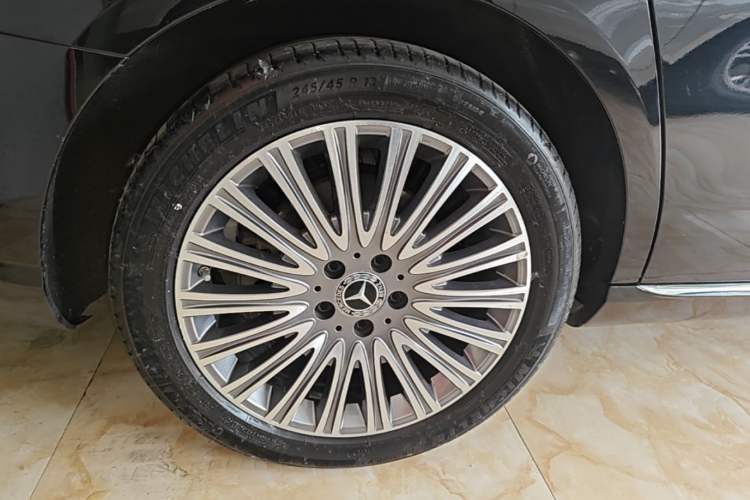 Used Mercedes-Benz E-Class 2023 E 300 L Stylish Model Right Rear Wheel Hub