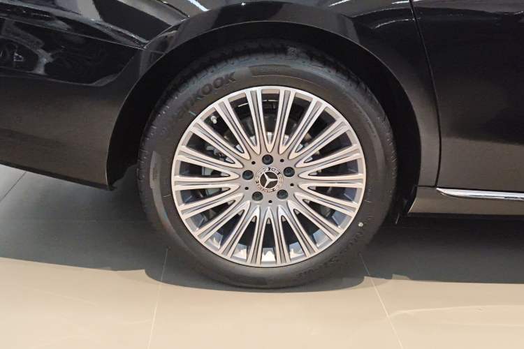 Used Mercedes-Benz E-Class 2023 Updated E 300 L Fashion Edition Right Rear Wheel Hub
