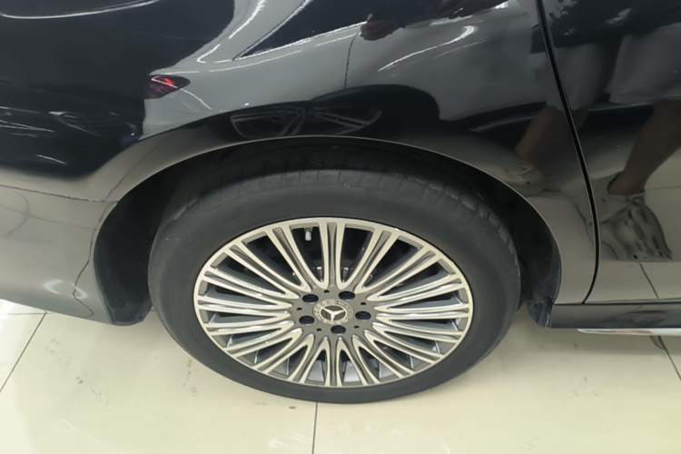 Used Mercedes-Benz E-Class 2023 E 300 L Sporty and Stylish Model Right Rear Wheel Hub