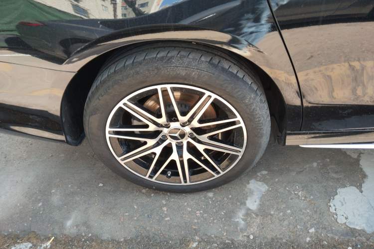 Used Mercedes-Benz E-Class 2023 Restyled E 300 L Sport Luxury Edition Right Rear Wheel Hub