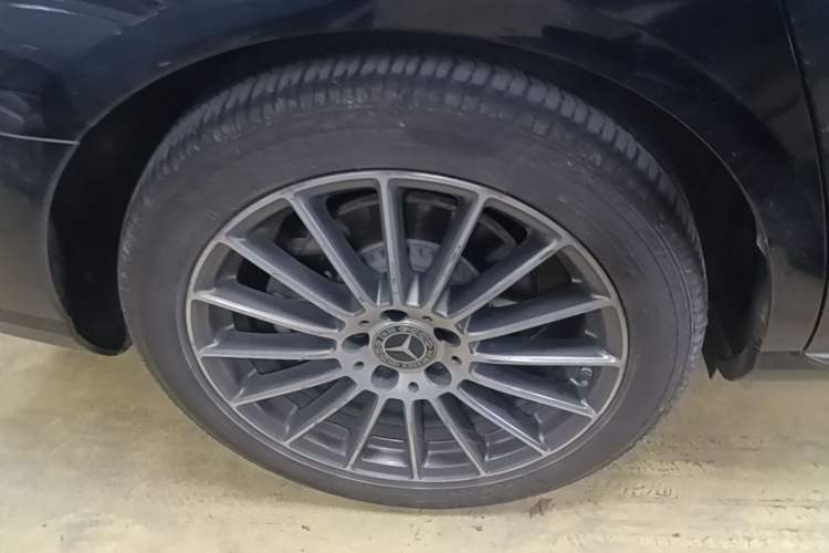 Used Mercedes-Benz E-Class 2023 E 260 L Right Rear Wheel Hub
