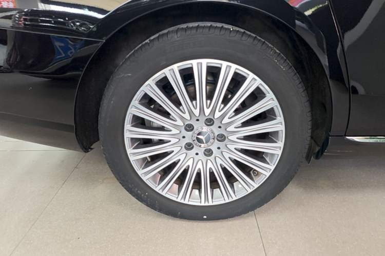 Used Mercedes-Benz E-Class 2023 E 300 L Luxury Model Right Rear Wheel Hub